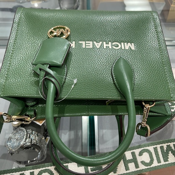 Michael Kors Mirella Small Pebbled Leather Shopper Crossbody XBODY Bag MK
NWT - Picture 9 of 16